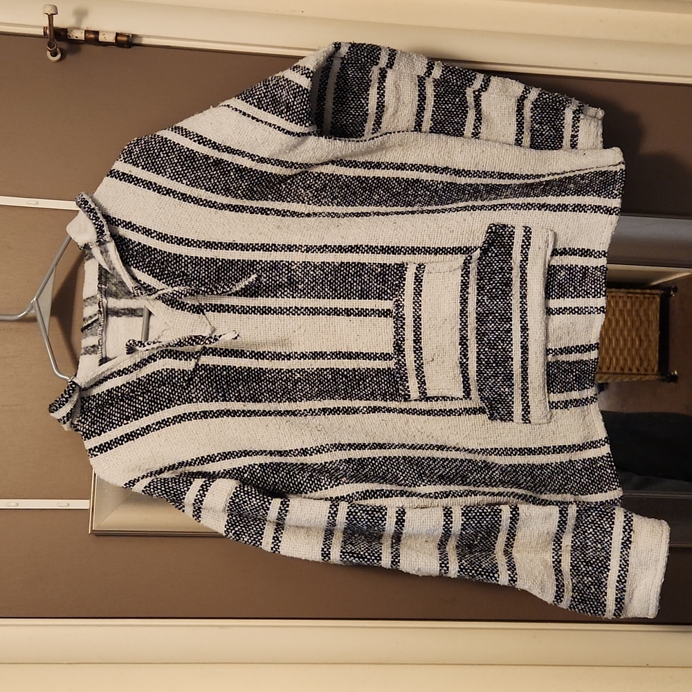 Baja Poncho black and white fits like a medium
